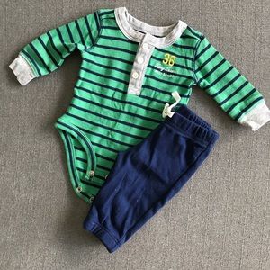 CARTERS baby boy outfit